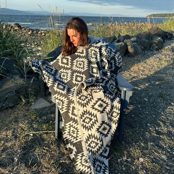 Blankets, - Picture 3 of 8